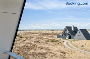 Unique vacation home with ocean views close to the beach - Image 3