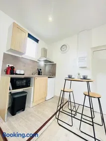 Bascule Rive Gauche - WiFi - 2 Guests - Image 4