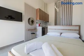 BnB Living Apartments by RentalsPro - Nea Flogita Halkidiki - Image 1