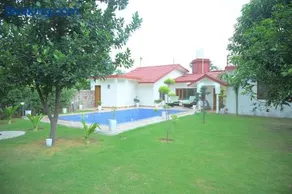 Aravali Farm Gurgaon, 3 Bedroom Villa with Lawn Barbeque Grill and Pool - Image 2