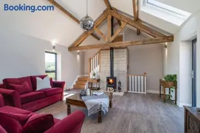 Green End Farm Cottages - The Cow Barn - Image 2