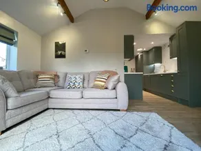 Oakleigh - Image 2