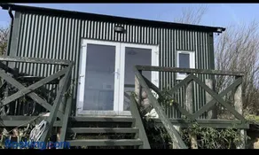 Shepherds hut in 7 acre field - Image 1