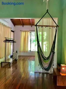 Lofty, fully equipped apartment in the heart of Montezuma - Image 4