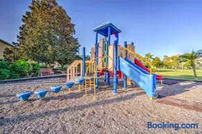 Beautiful Townhome just 8 miles from Disney - Image 2