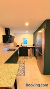 Las Colinas - Image 1
