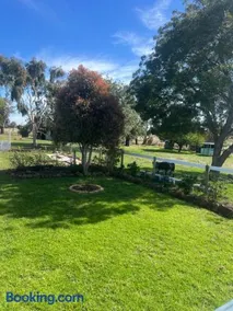 Campaspe Valley View 20 Acres Farm Stay - Image 2