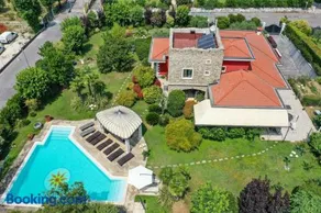 Private Luxury Villa with Pool - Image 5