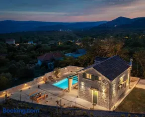 Villa Cavalleria Rusticana with heated pool and vineyard - Image 4