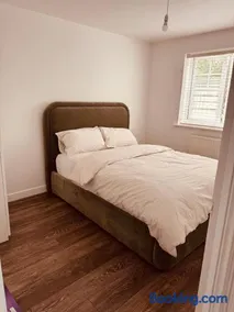 Apartment in Purfleet, close to RSPB reserve - Image 4