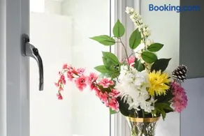 Spacious 4-Bed Family House - Image 4