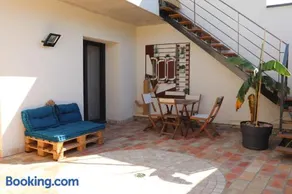 Gite Aigues Vives - Le Patio - Image 4