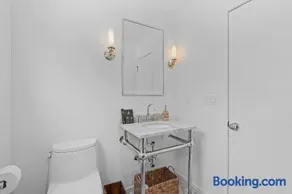 Bellport Park - Pool, Fire Pit & Balcony - Image 3
