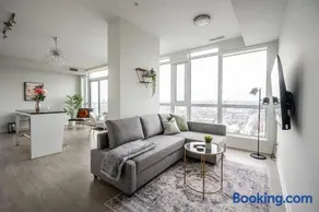 Modern 2BR, 2BA Suite - Incredible Views - Parking - Image 2