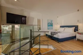 Evmaria Luxury Cottage - Image 3