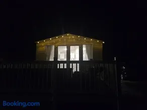 Modern Caravan - Park Dean-Camber Sands - sleeps 6- ENTERTAINMENT PASSES NOT INCLUDED - Image 5