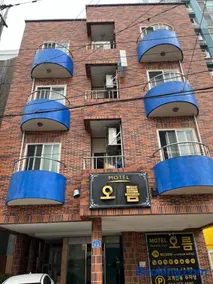 Oreum Motel - Image 1