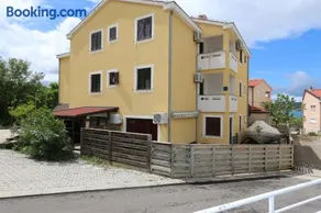 Apartment Bensak - Image 1