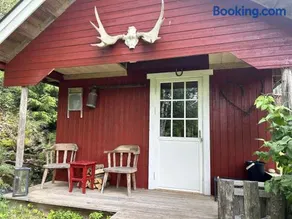 Cozy Off-Grid Cabin - No Power, No Running Water - Image 3