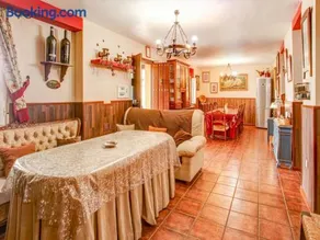 Cosy holiday home in Villanueva de Tapia with garden - Image 3