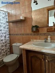 Habitación matrimonial en un bajo baño compartido Areas compartidas - Image 4