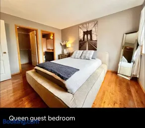 Peg City Queen Guest Suite & Ensuite Bath With Parking - Image 1