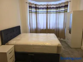 3 Bedroom House - A walking distance to Train Station - Image 5