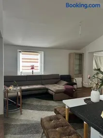 Modern apartment with space for 6 - Image 2