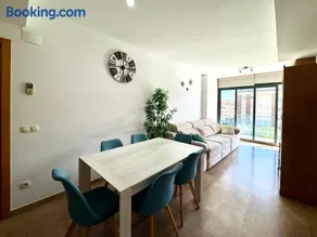 Spacious 4BR Family Apartment with Pool & Parking in Lloret de Mar - Image 4