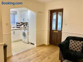 EasyRest Spalding - 4 Beds & Free Parking - Central & Modern Open Plan Apartment - Convenient Location - Image 5