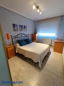 apartamento de tres dormitorios con garaje y todos los servicios cerca - Image 2