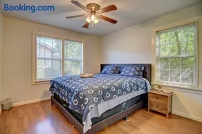 Classic 2 bed 1 bath home in the cradle of beautiful Valdosta - Image 3