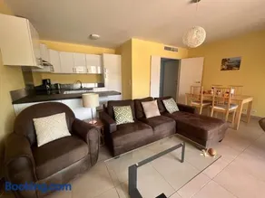 Appartement de vacances climatisé avec terrasse et garage au cœur du centre historique de Fréjus - Image 4