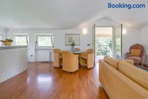Villa Alberta With Reserved Beach Spot - Image 5