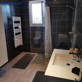 Appartement dans habitation privée avec piscine - Image 3