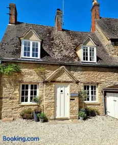 Cottage c1790, Superb central Witney, free parking - Image 2