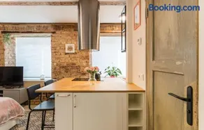 Cosy Brick Nest 15 - Riga Center Studio with Free Parking - Image 3