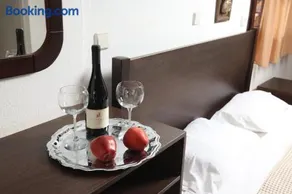 Elsa Apartments - Image 2