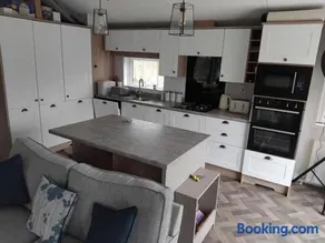 Luxury 3 bed, dog friendly, lodge, Skegness - East Coast Holidays - Image 2