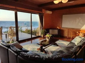 The Gold Beach House - Image 4