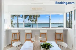 Bazza's Beach House / Absolute Beachfront - Image 2