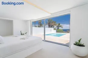 Ocean Bliss Beautiful Villa with Pool and Sea Views - Image 4