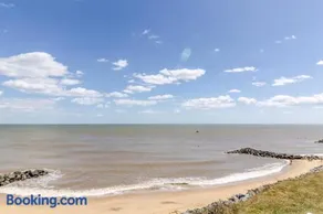 Lovely 8 Berth Caravan With Side Decking At Haven Cleethorpes Beach Ref 48033F - Image 5
