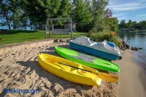 Lakefront 2 Saunas, Firepit, Kayaks, Dock & Boat - Image 3