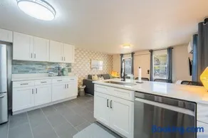 Beachside Bliss -Unit 1 - Walk to Ocean & Restaurants - Image 4