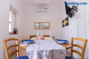 B studio apartment near the beach with sea view - Image 3