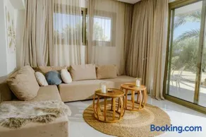 Homey Comfort and Elegance at Olive Grove! - Image 2