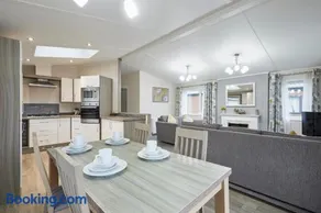 Audley Lodge with Hot Tub - Image 4