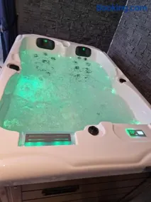 Gîte avec jacuzzi privatif - Image 1