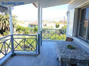 Holiday House with sea view in Skala Polichnitos - Image 2